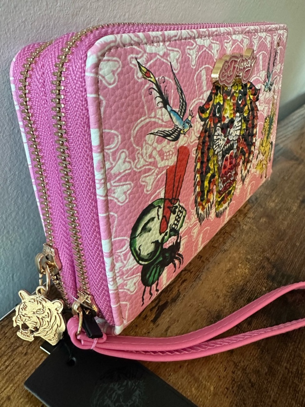 Ed Hardy Pink Wristlet Wallet with Tiger & Tattoo Print Dual Compartment NWT - Picture 4 of 8
